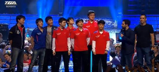 你无法击败 T1 ，更不用说T2了！ ThunderTalk Gaming 在第一场比赛中以激烈的早期和晚期失败以及混乱的团战击败了 Bilibili Gaming 。