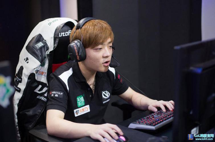 Feather Robot 完美钩住帮助大哥 SeTab 覆盖 ThunderTalk Gaming 德国杯 + 双杀 LNG Esports 在联赛中