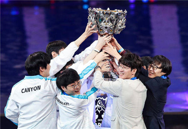 Flandre 谈论坦克杰斯：你会觉得穿上这个装备后自己永远不会死，但伤害可能有点低