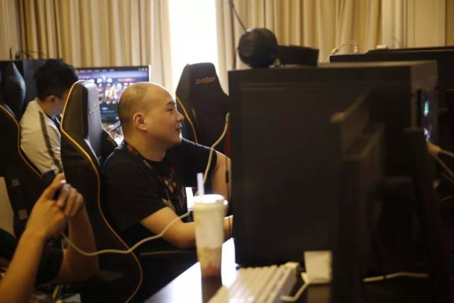 FlyQuest , G2 Esports , 和 Hanwha Life Esports 在 2025 年全球总决赛中获得第二场胜利