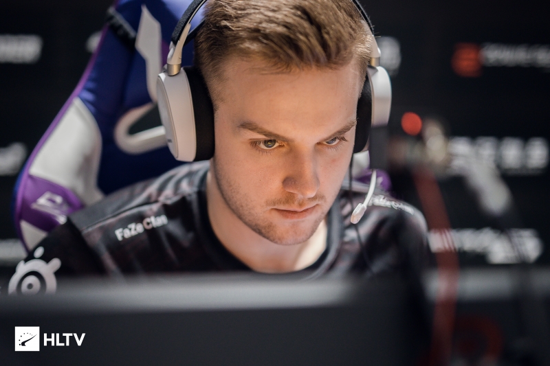 真的负责任！ Chovy 的Tsar闪现推倒了三个Rulers，而Zeli的电击击杀了GEN3-2NS